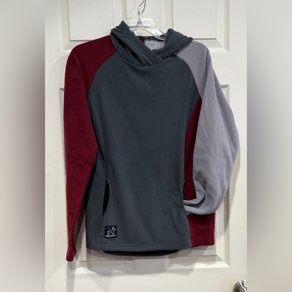 Skygoat Women's Medium CAMP Microgrid Fleece Hoodie Wine Maroon Grey NWT